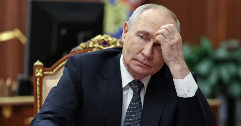 Кабінети-клони та бронепоїзд зі спа: як Кремль ховає Путіна