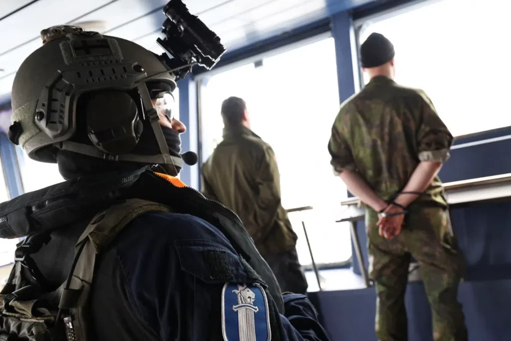 Фінляндія проводить навчання з обшуку підводних суден у Фінській затоці