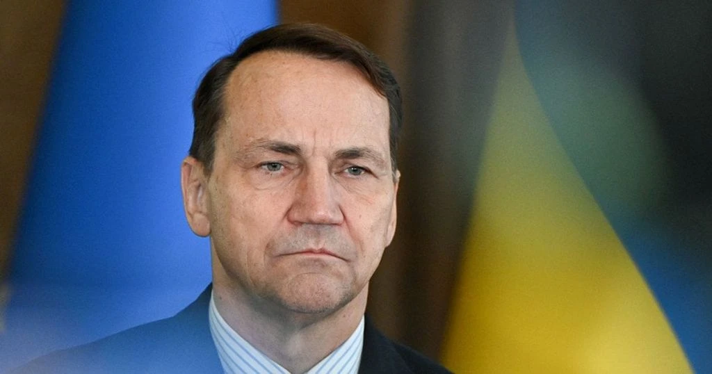 Рис, насос і найближче укриття: як глава МЗС Польщі підготувався до можливої кризи