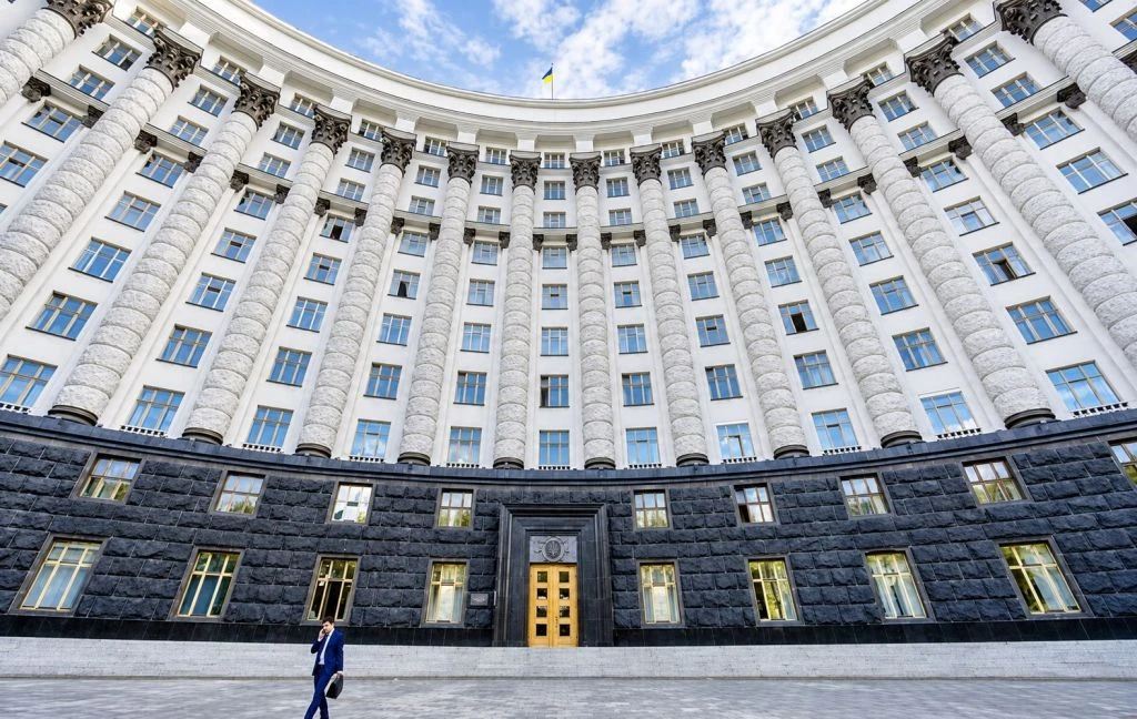В Україні хочуть скоротити кожного п’ятого заступника міністра: зарплати сягають 140 тисяч грн